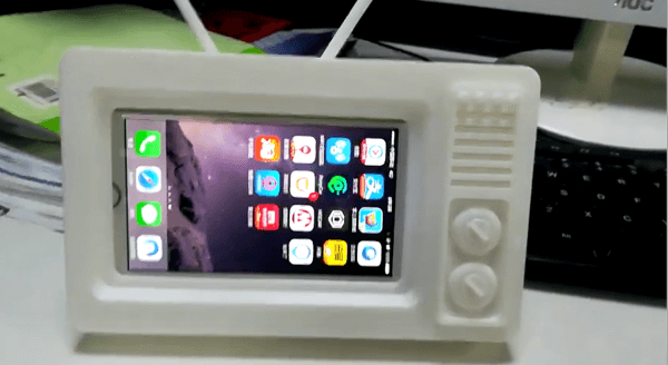一技術(shù)宅的腦洞：3D打印復(fù)古電視機竟能‘吃掉’手機！
